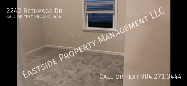 Building Photo - 2242 Bethpage Dr