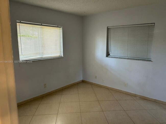 Building Photo - 1111 SW 4th St