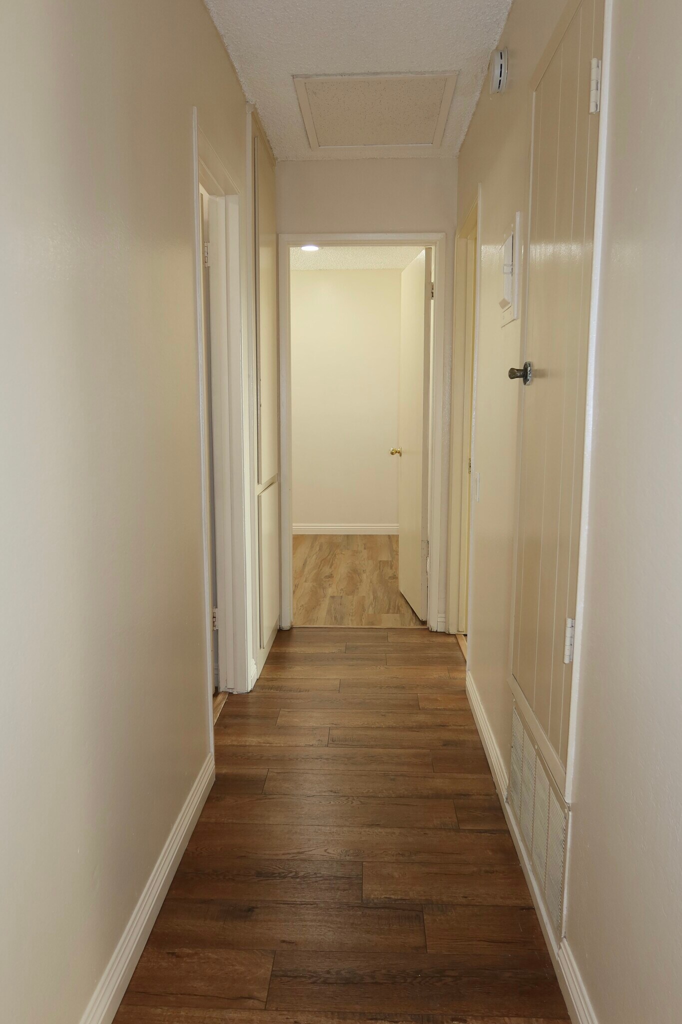 Building Photo - 414 W Kelly Ave