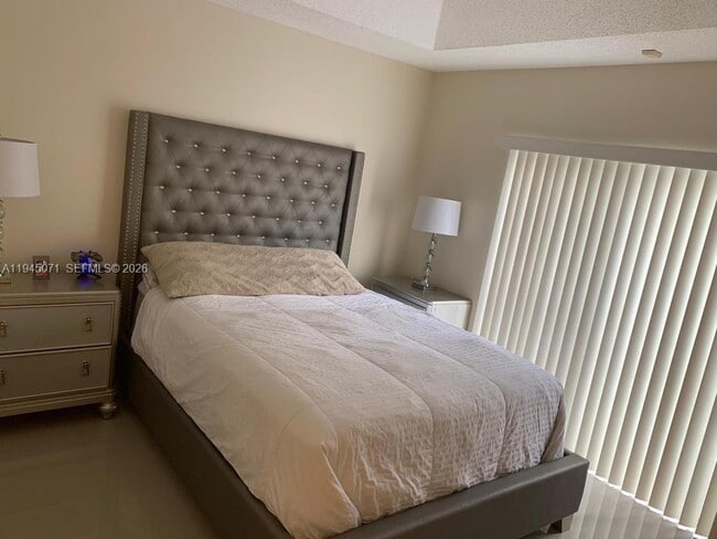 Building Photo - 240 NW 114th Ave