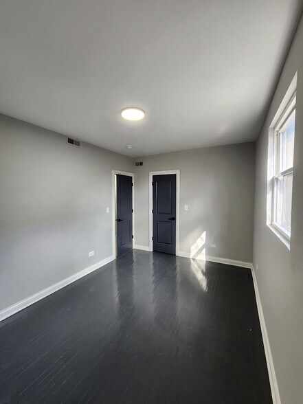 Building Photo - 8010 S Manistee Ave