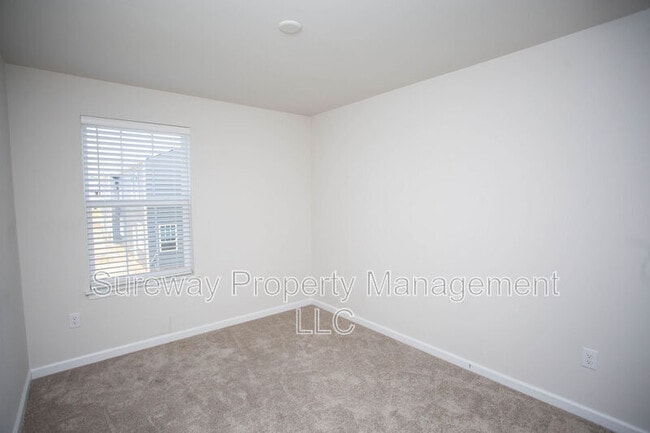 Building Photo - 55 Elliot Ln