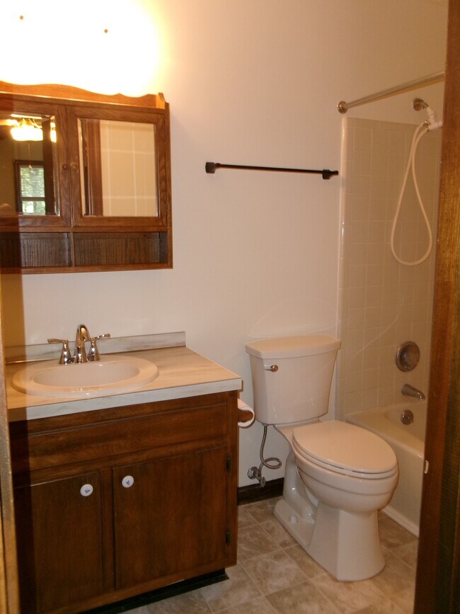 Building Photo - 23320 Red Oak Ct