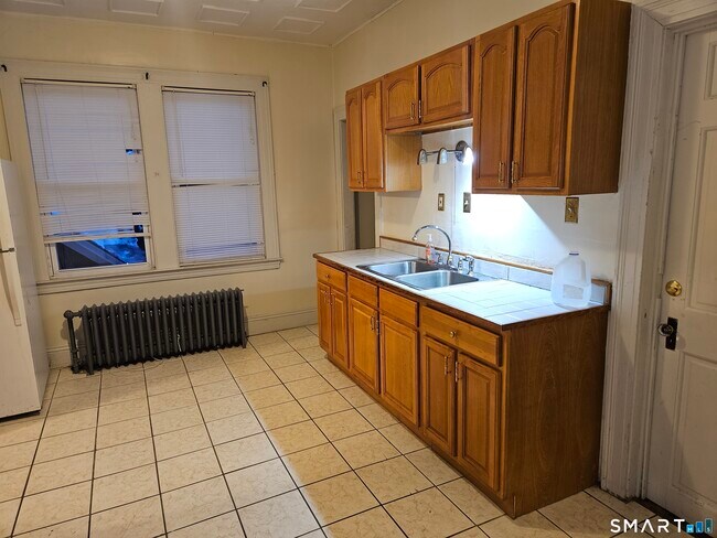 Building Photo - 103 Kent St