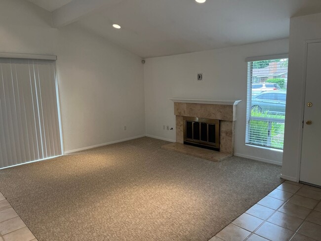 Building Photo - 2 Bedroom, Single Story Condo With A/C!