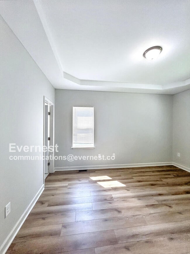 Building Photo - 212 Malvern Dr SW