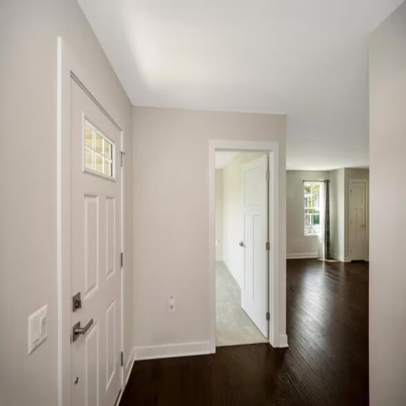 Building Photo - 11360 Emerald Dr