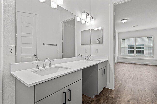 Building Photo - 1664 Hillside Terrace