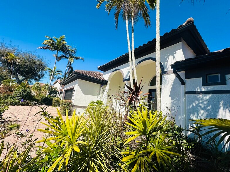 Building Photo - 13792 Long Lake Ln