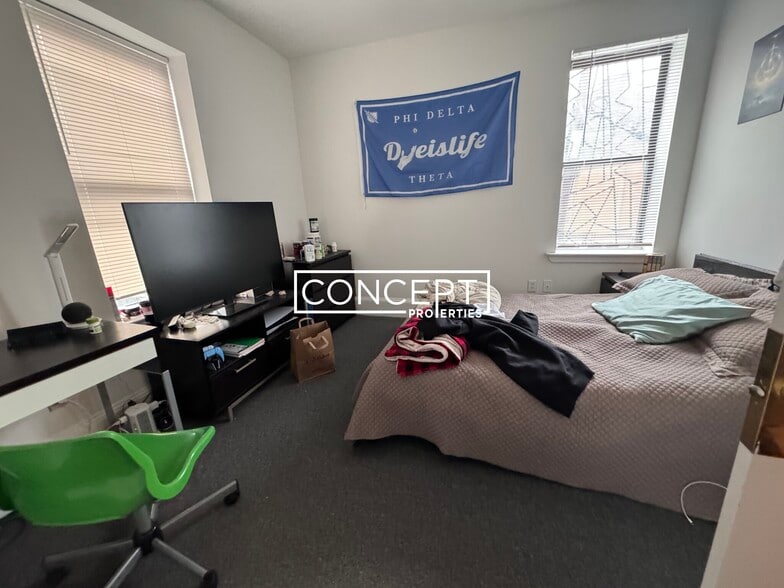 Building Photo - 878 Huntington Ave