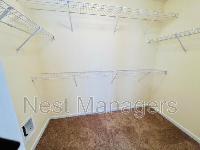 Building Photo - 641 Hogart St