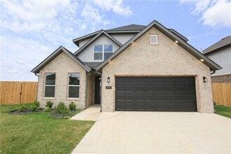 Building Photo - 970 Moksha St