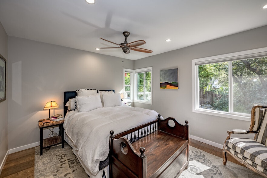 Building Photo - 2152 Grand Oaks Ave