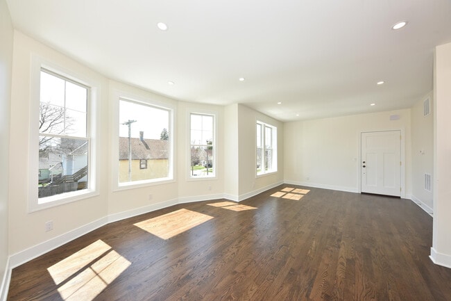 Building Photo - 104 E Prospect St