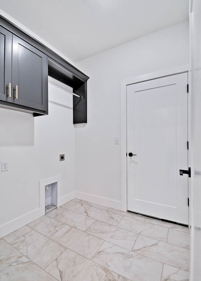 Building Photo - 5 Bayhill Ln