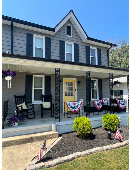 Front of House - 11 E Maple St