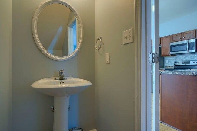 Building Photo - 113 Beacon Woods Dr