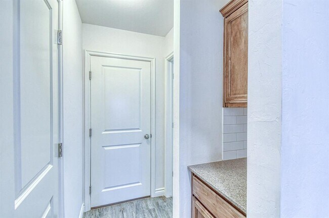 Building Photo - 15712 Bennett Dr