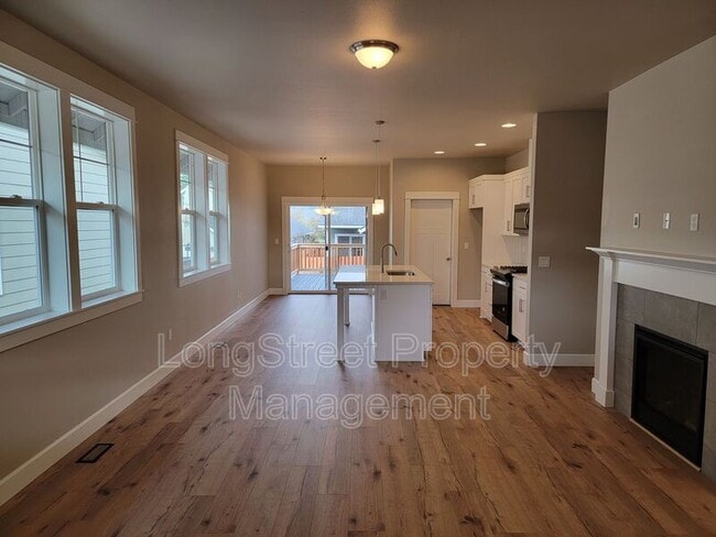 Building Photo - 5221 SW Hudson Ave