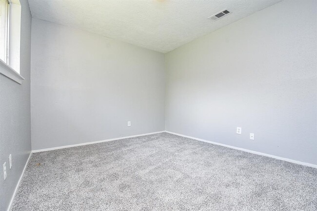 Building Photo - 23114 Newgate Dr