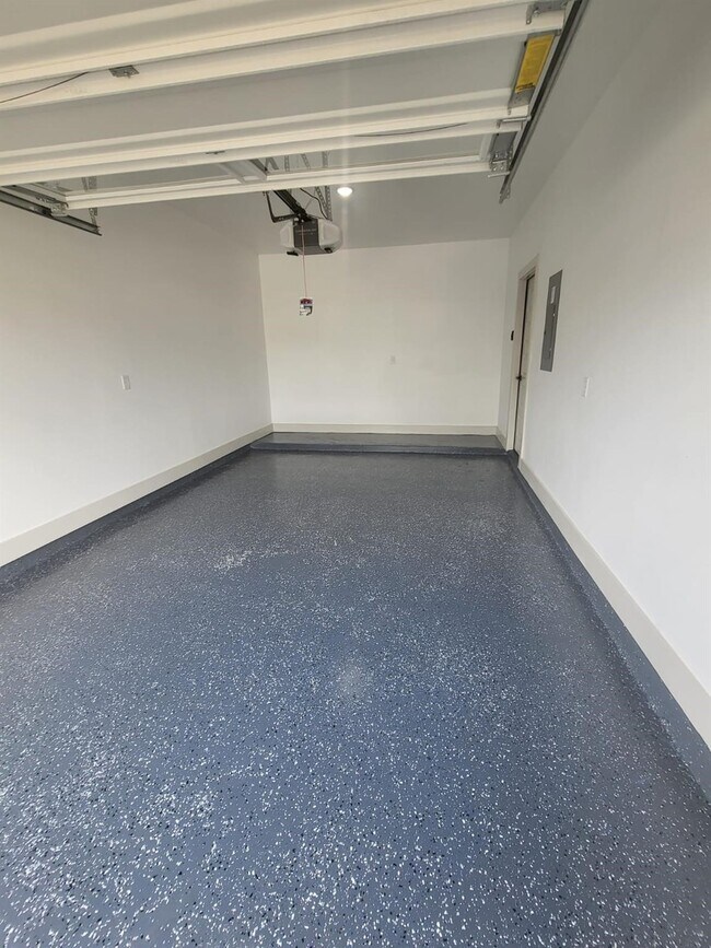 Building Photo - 4618 Davenport St