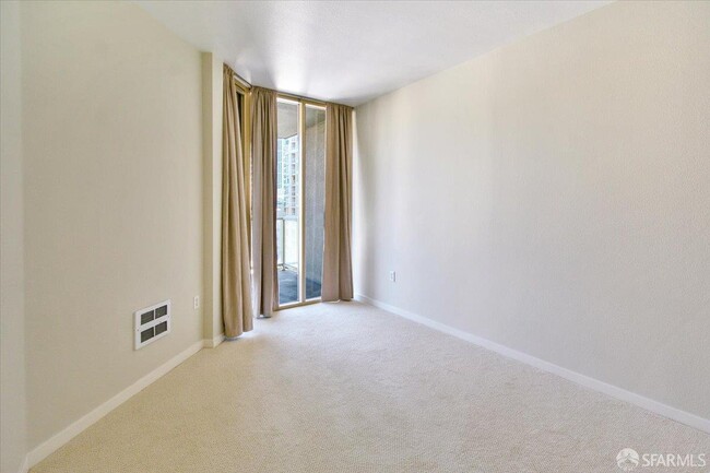 Building Photo - 88 King St