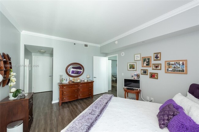 Building Photo - 950 Brickell Bay Dr