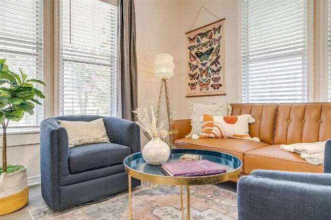 Building Photo - Charming 2-Bed, 2-Bath Gem with Granite Co...