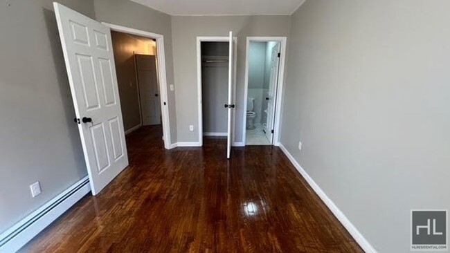 Building Photo - FRESHLY  RENOVATED 3 BEDROOMS/2 FULL BATHR...