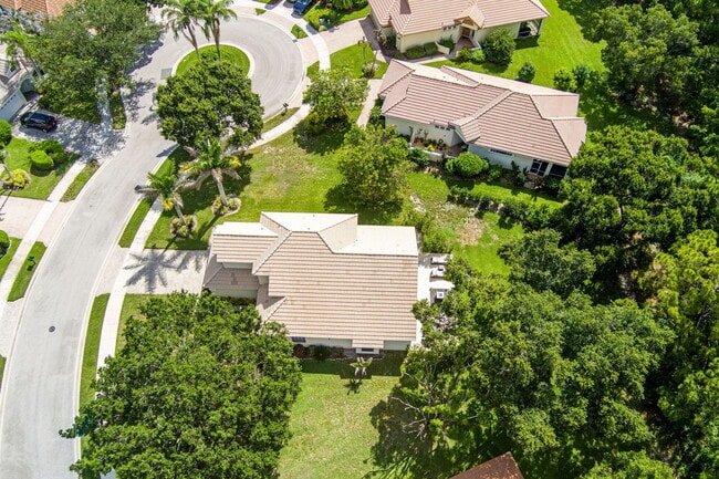 Building Photo - 609 SW St Thomas Cove