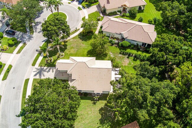 Building Photo - 609 SW St Thomas Cove
