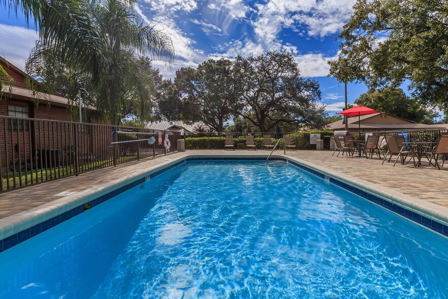 Interior Photo - Cottage Court Apartments