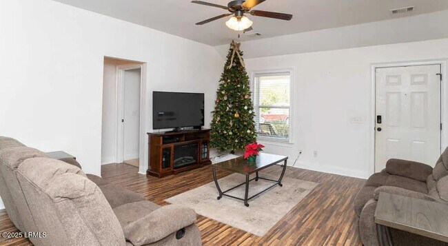 Building Photo - 39 Wintergreen Dr