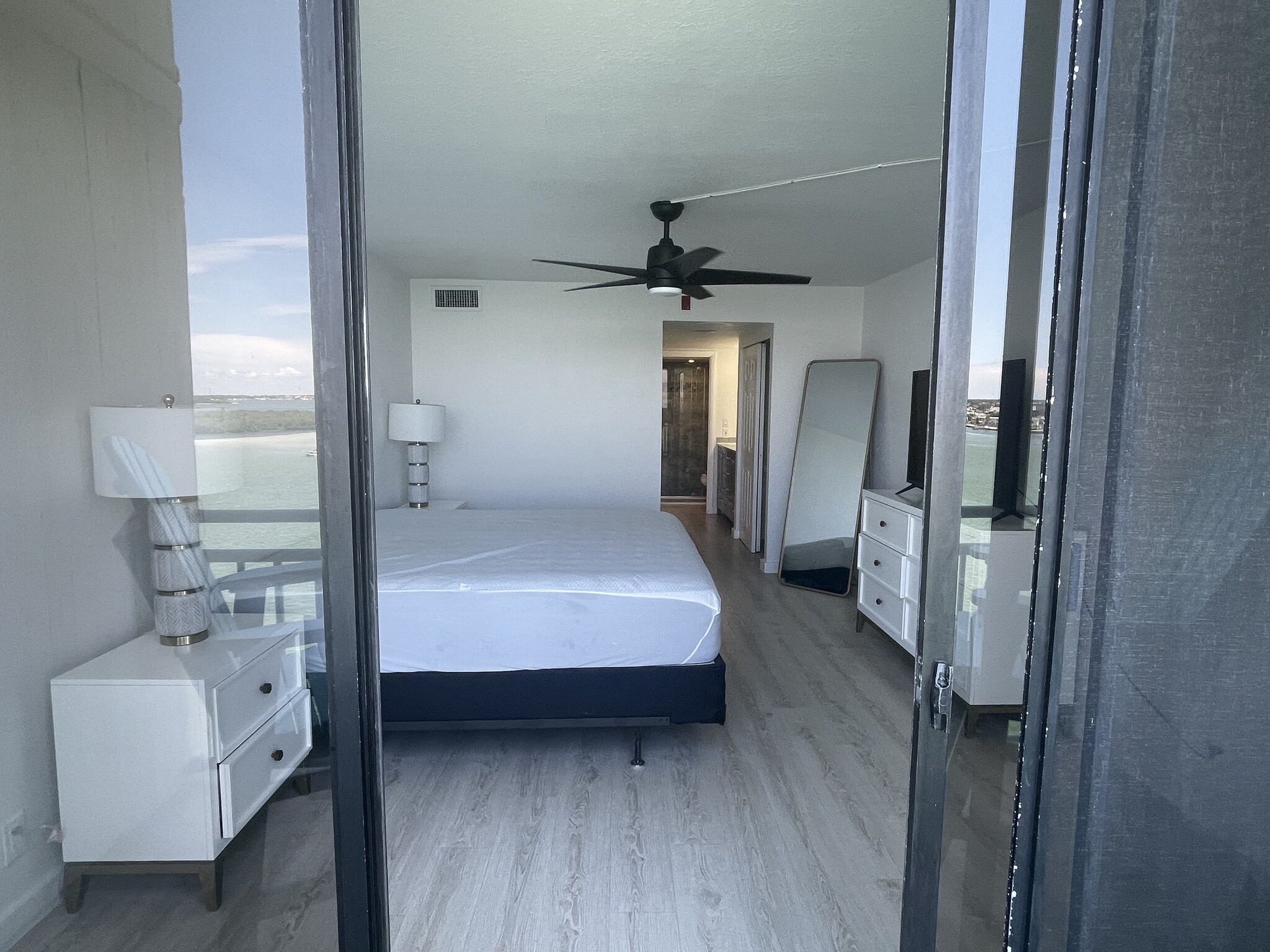 Bedroom from balcony - 1 Key Capri