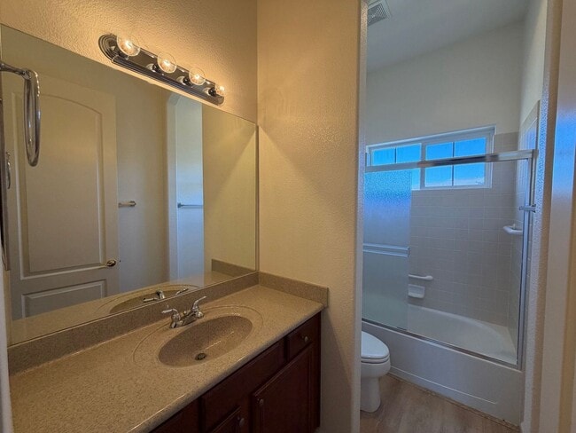 Building Photo - Spanish Springs 5bed/3bath - Move in Speci...