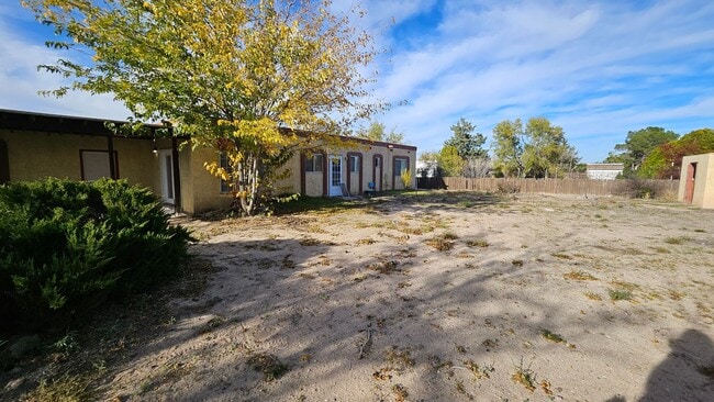 Building Photo - 3 Bed 2 Bath