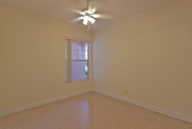 Building Photo - 200 S Hampton Dr