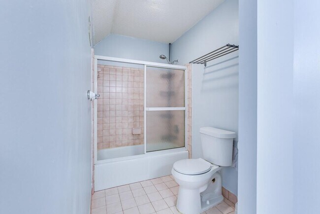 Building Photo - 329 Santee Dr