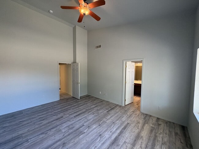 Building Photo - Great eastside location Pet friendly