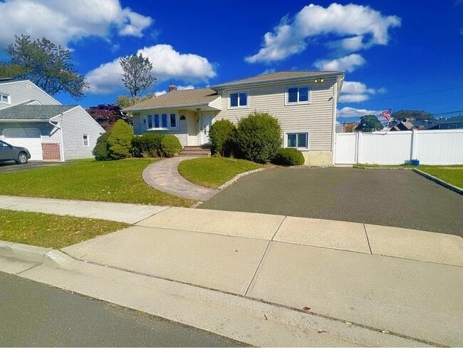 Primary Photo - 57 Amherst Ln