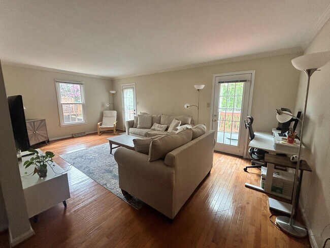 Building Photo - 2016 Pieris Ct