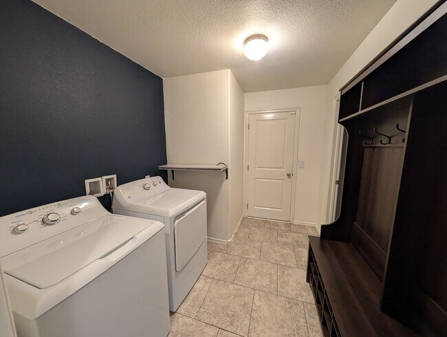 Building Photo - Chic 3 bedroom in Jenks with neighborhood park