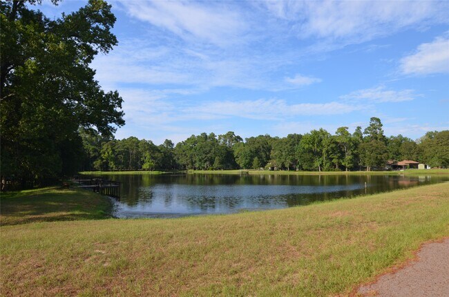 Building Photo - 9902 Trailway Dr