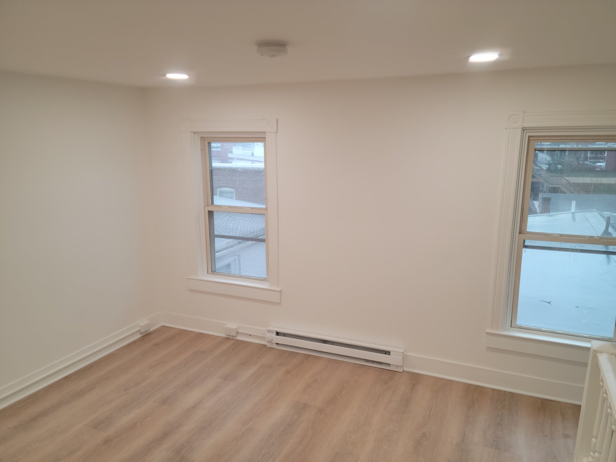 Building Photo - 254 E Ross St