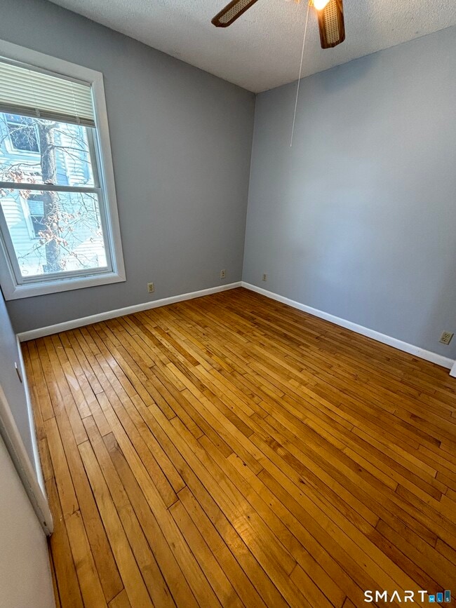 Building Photo - 11 Roberts St