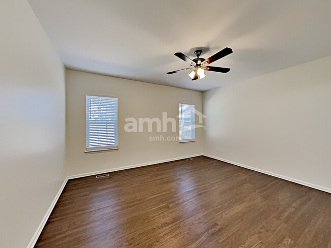 Building Photo - 2425 Coneflower Dr
