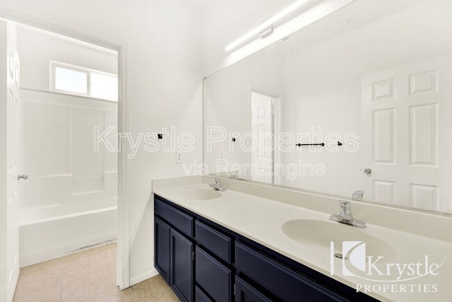 Building Photo - 35 Goldfinch Dr