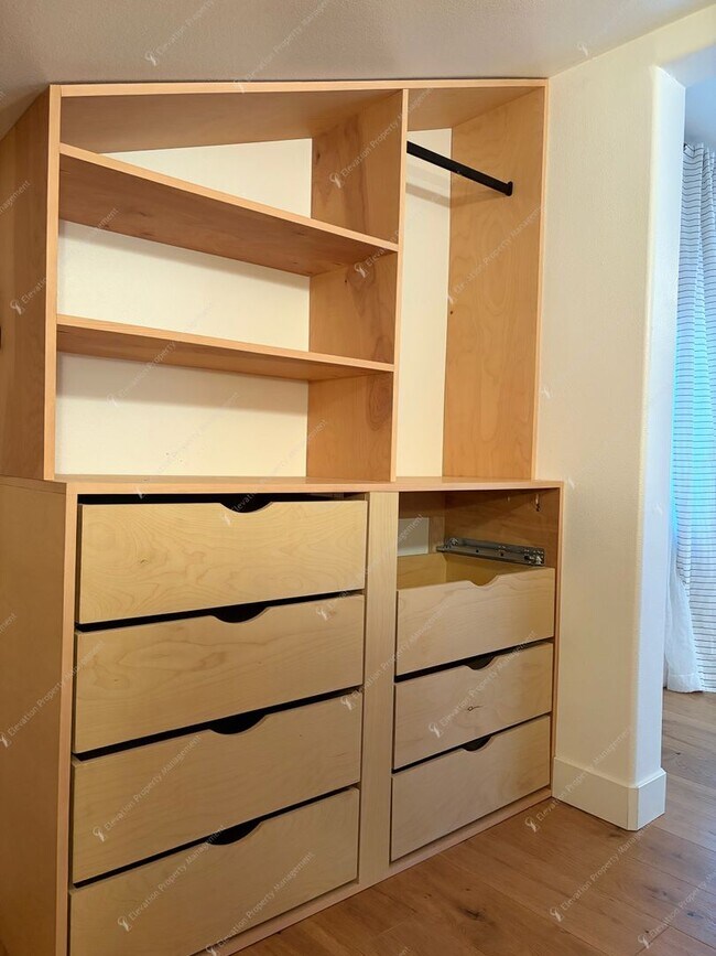 Building Photo - Find a piece of serenity in Historic Old Bend! (Unfurnished)