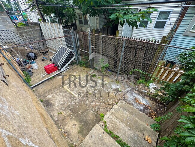 Building Photo - 2082 Albright St