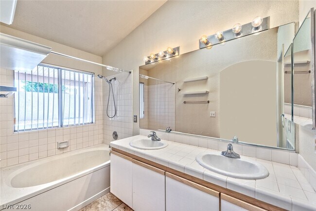 Building Photo - 1854 Vista Del Oso Way